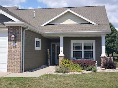 1732 Oak Hollow Ln Neenah, Village of Fox Crossing, WI 54956-8959