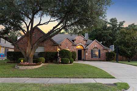 813 Rosemary Drive Flower Mound, TX 75028