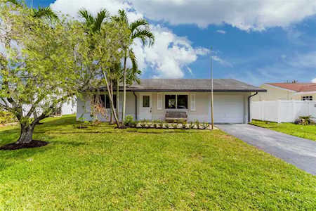 9108 NW 81st Pl Tamarac, FL 33321