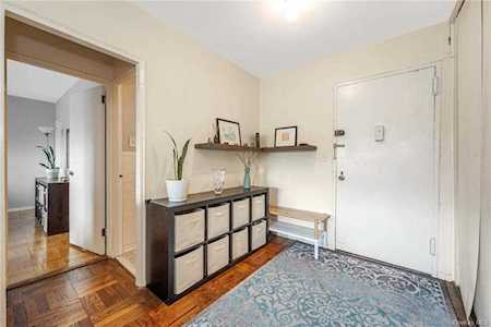 260 Garth Rd #4B5 Scarsdale, NY 10583