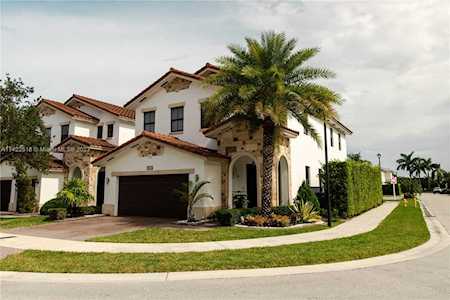 10584 NW 70th Ln Doral, FL 33178