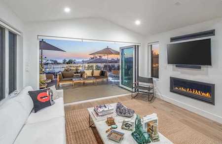 2437 Manchester Ave Cardiff By The Sea, CA 92007