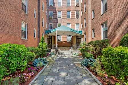 2105 Wallace Ave #2F Bronx, NY 10462
