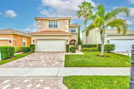 117 Isle Verde Way Palm Beach Gardens, FL 33418