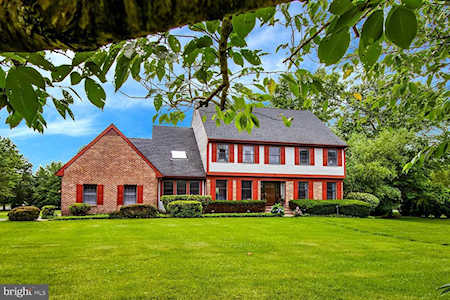 6 Hunters Ln Southampton, NJ 08088