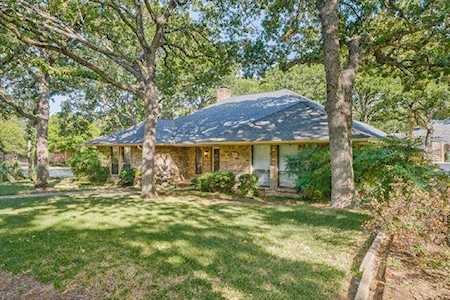 2021 Paddockview Drive Arlington, TX 76017