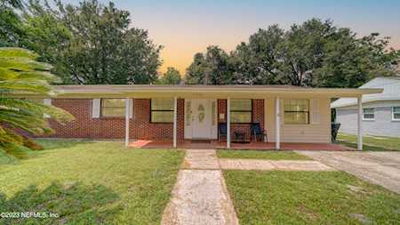 7713 Lauderdale DR N Jacksonville, FL 32277
