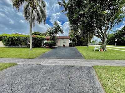 6126 NW 19th St Margate, FL 33063