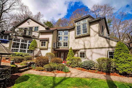 20 Victoria Dr Londonderry, NH 03053