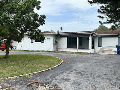 8416 76th Ave Seminole, FL 33777