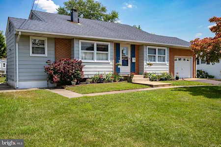 9 Sweetbriar Ln Bordentown, NJ 08505