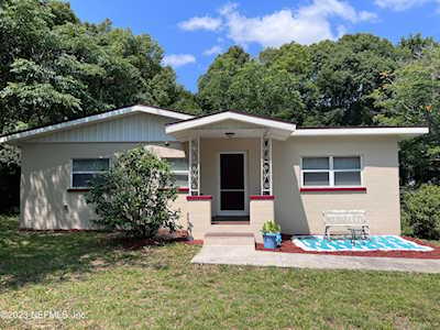 409 Highland AVE S Green Cove Springs, FL 32043