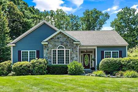 61 Shannon Way Lancaster, MA 01523