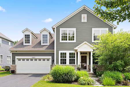 240 Sunbury Dr St. Charles, IL 60175