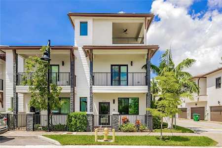 8305 NW 49th St Doral, FL 33166