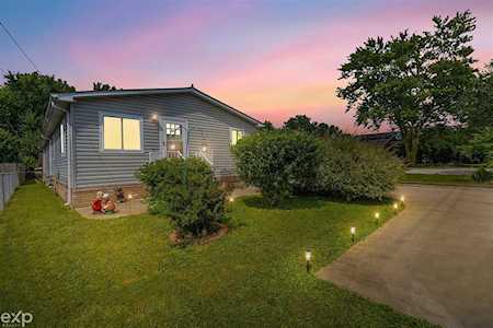 49025 Jefferson Ave Chesterfield, MI 48047