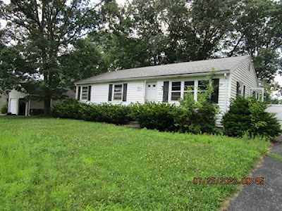 7 Sherwood Dr Oxford, MA 01540