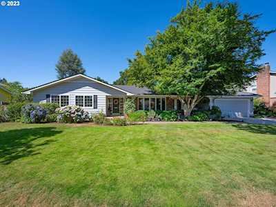 2185 Oakmont WAY Eugene, OR 97401