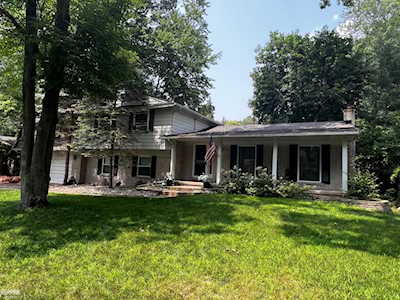 16273 Timberview Dr Clinton Township, MI 48036