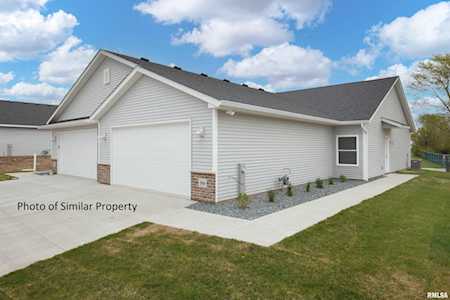 133 Beacon Harbor Circle East Moline, IL 61244