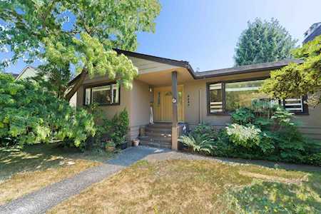 2036 W 60th Avenue Vancouver, BC V6P 2B1