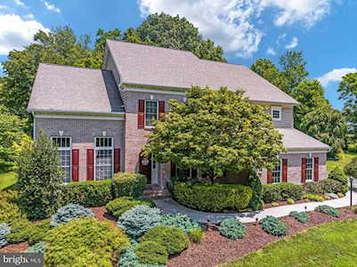 35400 Autumn Ridge Ct Round Hill, VA 20141