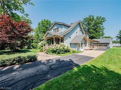 137 Avon Belden Rd Avon Lake, OH 44012