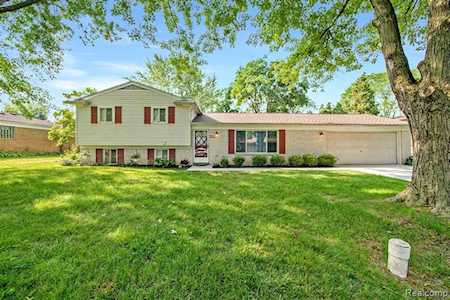 32357 Old Forge Ln Farmington Hills, MI 48334