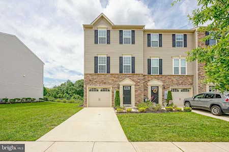 78 Village Green Ln Sicklerville, NJ 08081