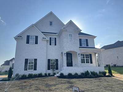 107 Scarsdale Dr S Hendersonville, TN 37075
