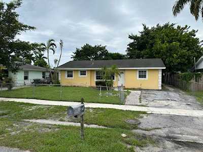 5550 S 35th Court Greenacres, FL 33463