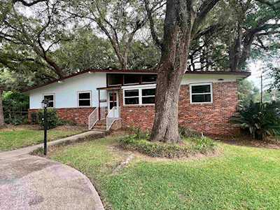 1733 Sherwood Dr Tallahassee, FL 32303