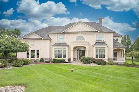 2431 Southmoore Dr Bath, PA 18014