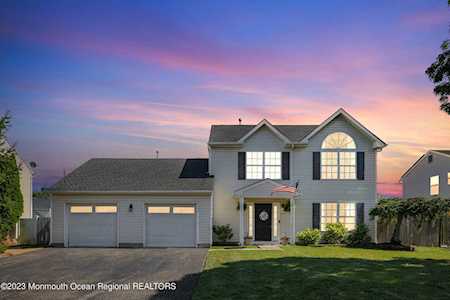 25 Gettysburg Dr Howell, NJ 07731