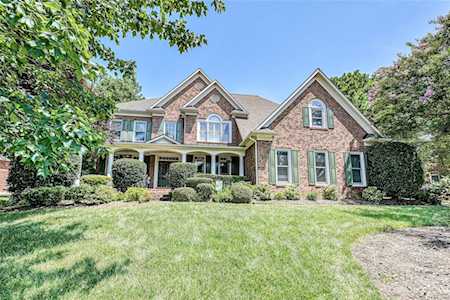8308 Woodmont Dr Waxhaw, NC 28173