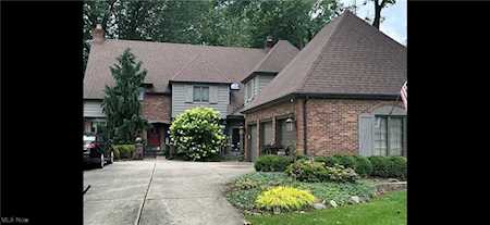 2368 Georgia Dr Westlake, OH 44145