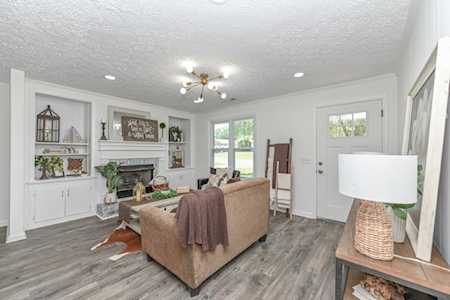 102 Peachtree Ln Hendersonville, TN 37075