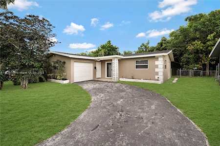 5840 NW 18th Ct Sunrise, FL 33313