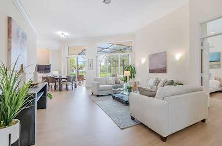 2642 Miller Ct Weston, FL 33332