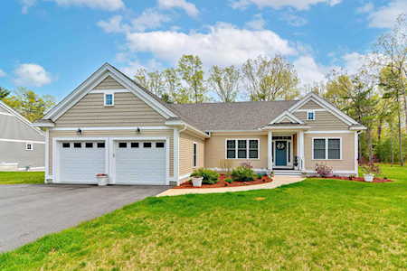 15 Horizon Dr Litchfield, NH 03052