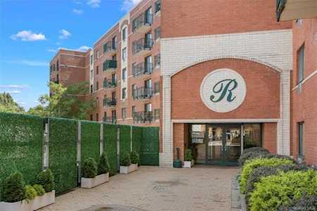 123 Mamaroneck Ave #219 Mamaroneck, NY 10543