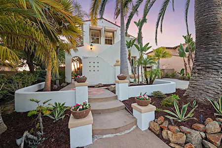 6213 Paseo Privado Carlsbad, CA 92009