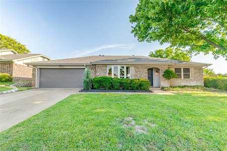 717 Huntwich Drive Bedford, TX 76021