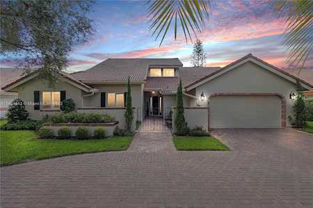 5461 NW 86th Ter Coral Springs, FL 33067