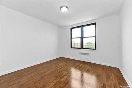 1040 Neilson St #4N Far Rockaway, NY 11691