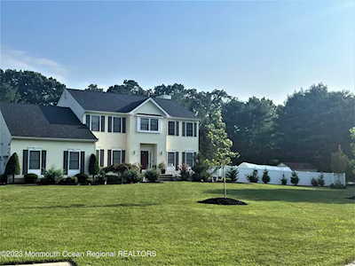 21 Monarch Ln Freehold, NJ 07728