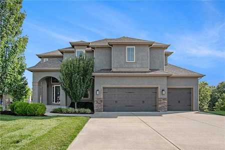 1017 SE Scarlet Ct Blue Springs, MO 64014