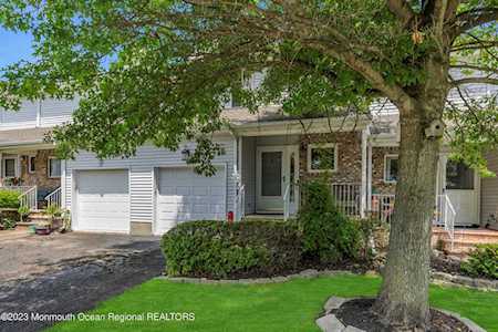 14 Forest Garden Dr Matawan, NJ 07747