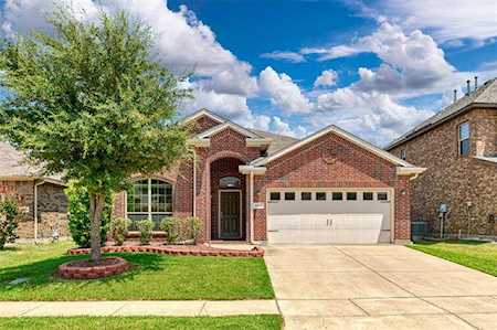 6811 Elderberry Drive Arlington, TX 76001