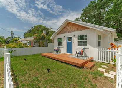 1116 37th St W Bradenton, FL 34205